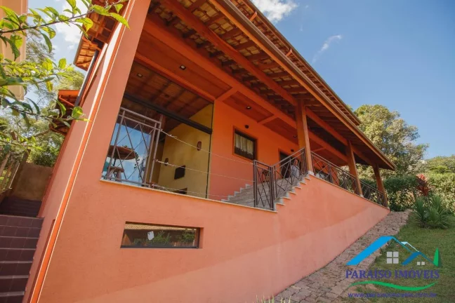 Imagem Sobrado Luxuoso em Condomínio Fechado: 4 dormitórios e Vista Privilegiada!