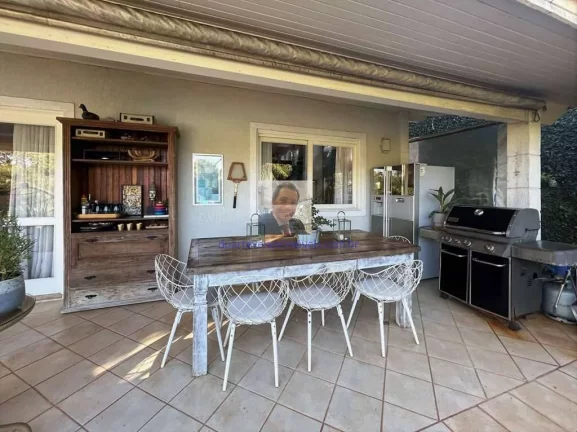 Imagem Vende-se Casa 4suítes, piscina e vista. Miolo da Granja Viana.