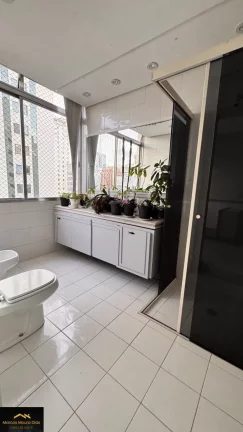 Imagem Apartamento Amplo na Avenida Angélica, 4 dormitórios (2 SUÍTES), possui Hidro e closet. Edifício com 2 Vagas de Garagem