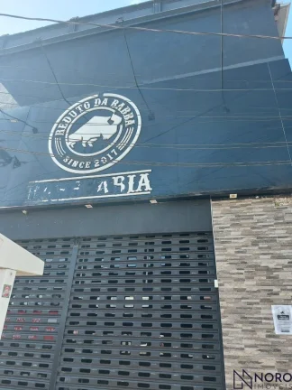 AMPLA SALA COMERCIAL.