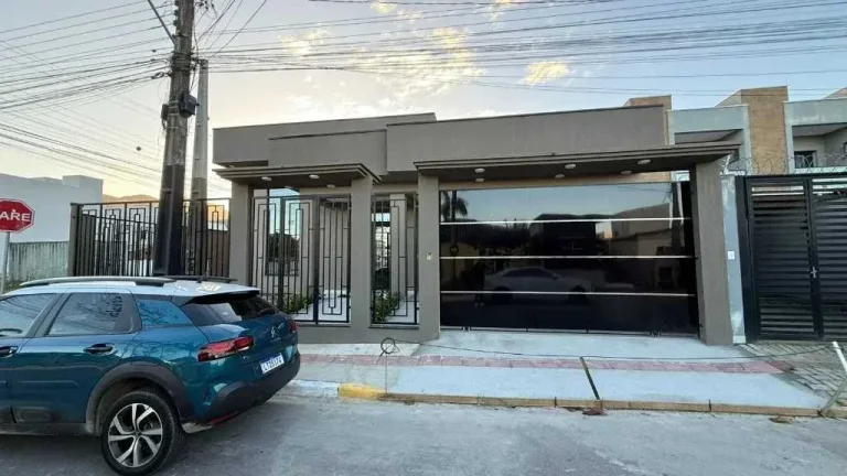 Imagem Casa nova mobiliada com 2 suítes e 2 vagas + Sala Comercial no Bairro Morretes, Itapema/SC