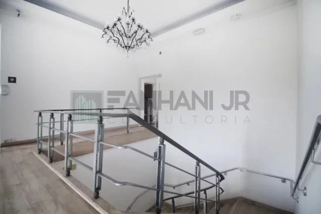 Imagem Casa Comercial de Alto Padrão para Locação no Jardim América, São Paulo-SP: 6 Salas, 6 Banheiros, 20 Vagas - 824m²!