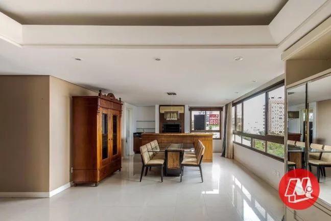 Imagem No bairro Petrópolis , 220 m², 3 suites, 4 vagas e infraestrutura.