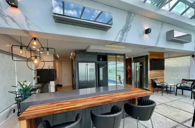 Imagem Cobertura Triplex frente mar com 7 suítes e 6 vagas de garagem em Balneário Camboriú