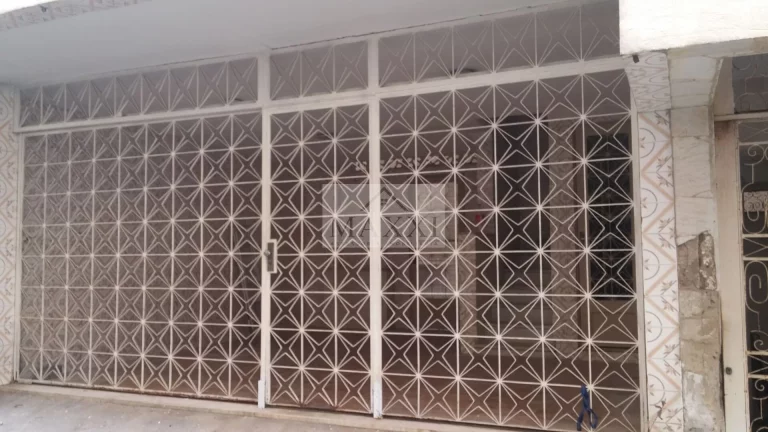 Imagem Casa Triplex para Locação no Conjunto Residencial Henriqueta – 2 Quartos e Garagem