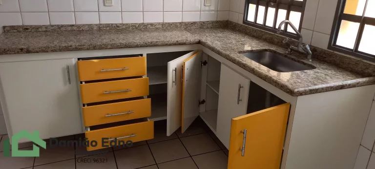 Imagem SOBRADO COM 3 DORMITÓRIOS SENDO 1 SUITE