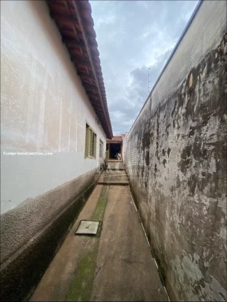 Imagem Casa para Venda em Limeira, Jardim Ipiranga, 3 dormitórios, 2 banheiros, 3 vagas