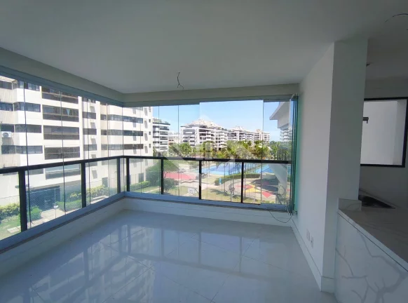 Imagem Apartamento de 4 Quartos na Barra da Tijuca perto do Posto 6 com 147 m²