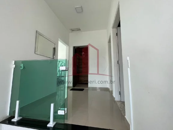 Imagem Casa de Luxo à Venda em Condomínio Villa Verde, Franco da Rocha-SP: 3 Quartos, 1 Suíte, 4 Banheiros, 2 Vagas, 330m² de Pura Elegância!