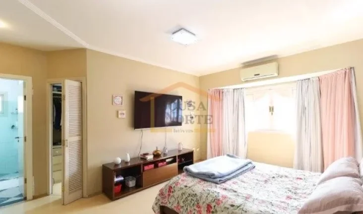 Imagem Sobrado mobiliado com 288 m² de área total. Possui 4 dormitórios, sendo 1 suíte, 3 banheiros. Am...
