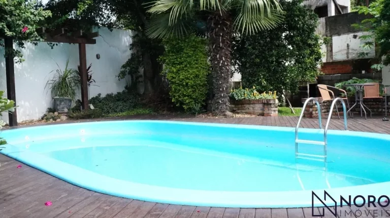 Casa à venda em bairro residencial com 3 dormitórios, suíte, 4 vagas de garagem,