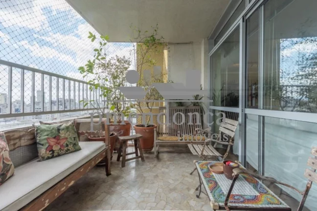 Imagem Apartamento reformado na Av Higienópolis com 3 quartos ( 1 suíte ) e 2 vagas, 219m³