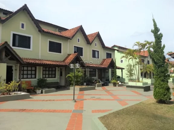 Casa em condomÃ­nio, com 90 metros quadrados, com duas suÃ­tes, copa cozinha tipo americana com armÃ...