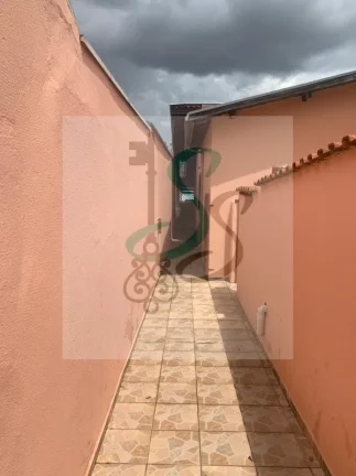 Imagem Venda de casa no Jardim Santa Lúcia, Campinas. 3 dormitórios com ventilador, sala com ventilador, 2 banheiros sendo 1 com box, 2 cozinhas sendo 1 com