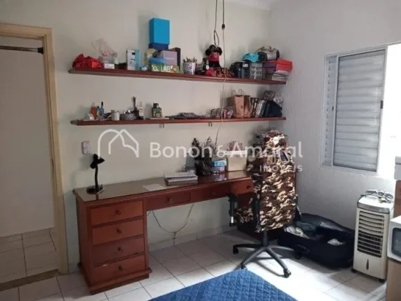 Imagem Casa com 04 Quartos e Edícula à Venda no Taquaral