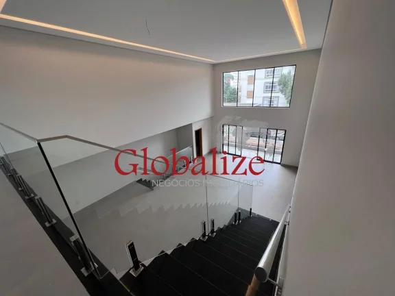 Imagem CASA À VENDA COM 3 DORMITÓRIOS, 3 SUÍTES E 2 VAGAS DE GARAGEM NO BAIRRO DA VILA BELMIRO EM SANTOS POR R$ 2.300.000,00.