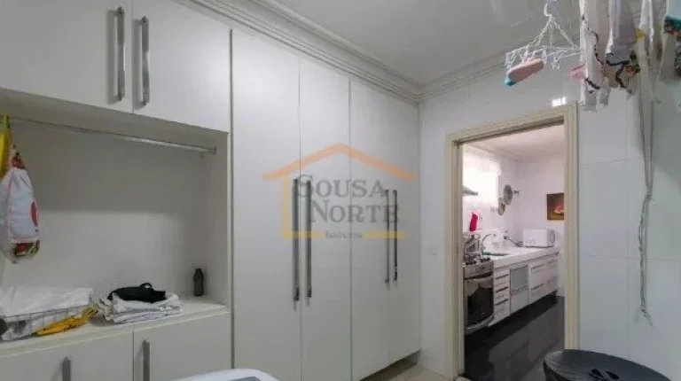 Imagem Casa de condomÃ­nio, com 3 dormitÃ³rios, sendo 3 suÃ­tes, 5 banheiros, possui amplos ambientes, armÃ...