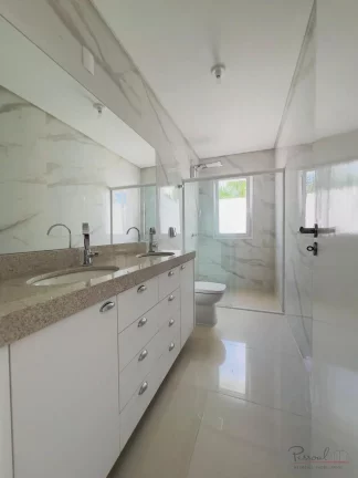 Imagem Apresentamos uma magnífica casa ampla e semi-nova localizada em Jurerê Internacional, um dos desti...