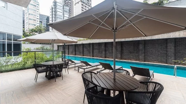 Imagem Imóvel exclusivo no coração de São Paulo: Apartamento de 3 suítes, 3 salas, 5 banheiros e 3 vagas no Jardim Paulistano, 200m².