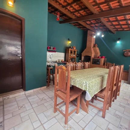 Imagem Este amplo sobrado com 321m², possuí uma planta bem distribuída e atemporal, oferecendo um lar ac...