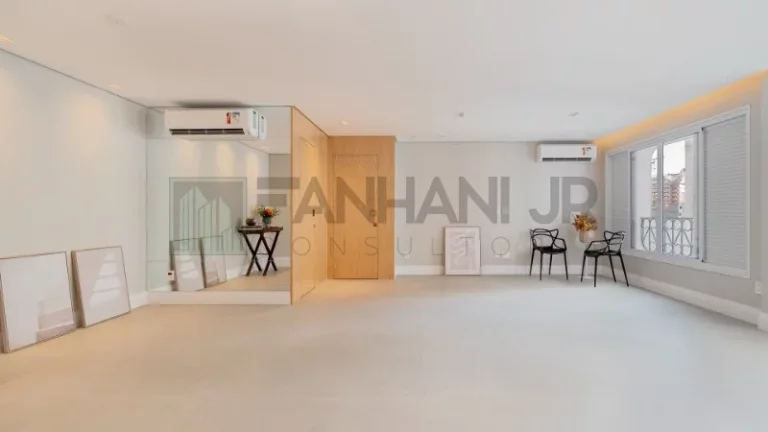 Imagem Venha se encantar com este apartamento de 130m² totalmente reformado, localizado no coração da Vila Nova Conceição. Com 2 quartos, sendo 1 suíte, es