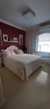 Imagem Excelente casa à venda, com 230m² de área construída no Parque Taquaral, em Campinas. Contendo 3...