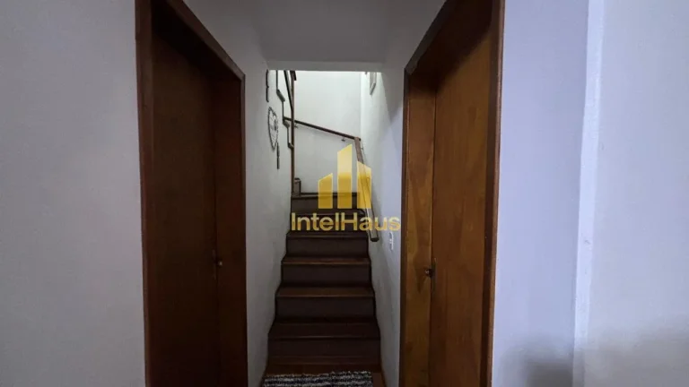 Imagem Excelente oportunidade para quem busca espaço ou potencial de renda com locação. Localizado na Ru...