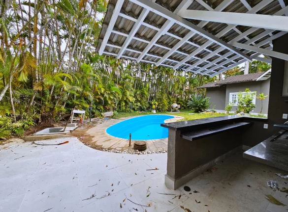 Imagem Casa de Luxo à Venda na Riviera Módulo 22 em Riviera de São Lourenço: 4 Quartos, 2 Suítes, 2 Salas, 5 Vagas de Garagem.