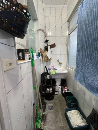 Imagem Apartamento com 2 dormitórios, 2 andar sem elevador esquina com canal 1 à venda, 66 m² por R$ 300.000 - Marapé - Santos/SP