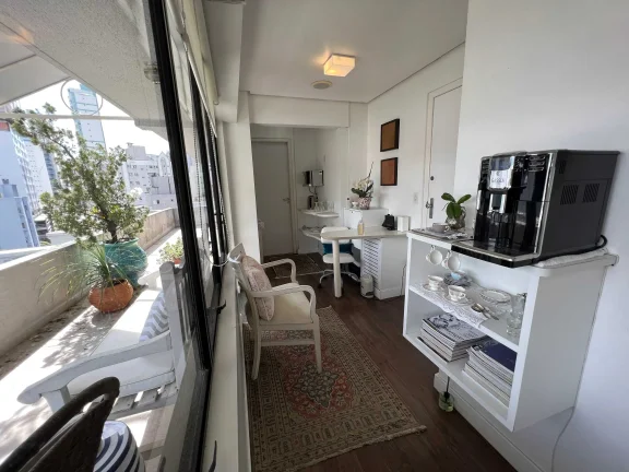 Imagem Sala Comercial com 2 ambientes e 1 vaga na Avenida Central - Balneário Camboriú