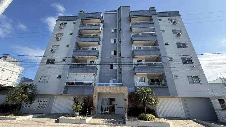Imagem Apartamento na Praia de Gravatá, Navegantes com 02 quartos, sendo 01 suíte e bem localizado. Adriano Carpes Imóveis Vende