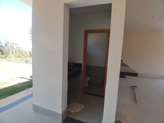 Imagem casa em condomínio, 1 suíte, lavabo, espaço gourmet, piscina, varanda.