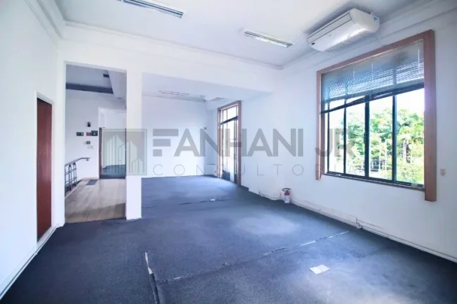 Imagem Casa Comercial de Alto Padrão para Locação no Jardim América, São Paulo-SP: 6 Salas, 6 Banheiros, 20 Vagas - 824m²!