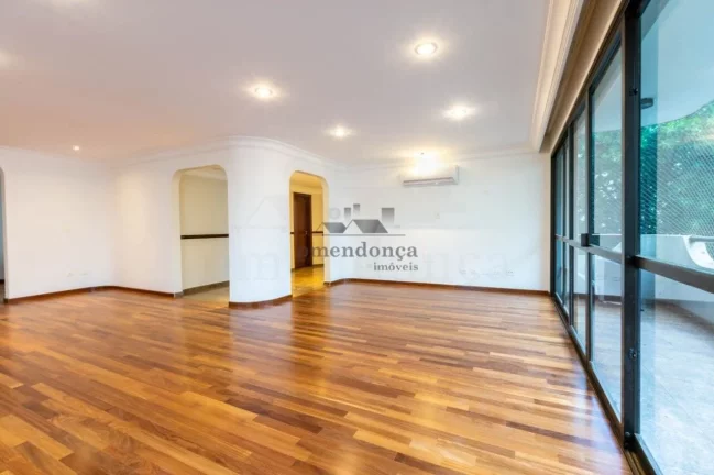 Imagem Apartamento à venda em Higienópolis com 4 suítes e 4 vagas em 213m2