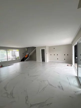 Imagem Sobrado com 3 dormitórios sendo 2 suítes e 1 master e 2 vagas de garagem, Camboriú/SC
