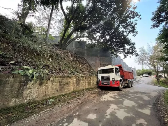 Imagem Chác. Sto Antonio - LOTE (rua fechada), alto e com vista!