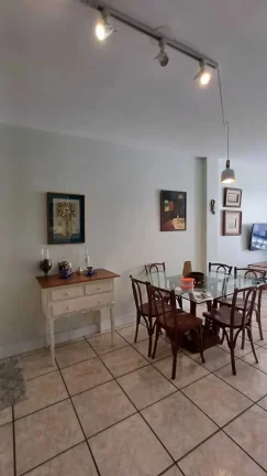 Imagem Apartamento com 2 dormitórios sendo 1 suíte e 1 vaga no Centro de Balneário Camboriú/SC