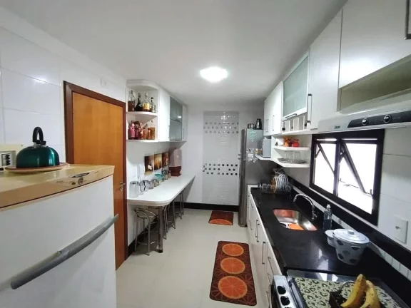 Imagem Excelente Apartamento de Frente para o Mar na Praia do Morro composto por 4 dormitório sendo 3 suítes, com 2 vagas de garagem.