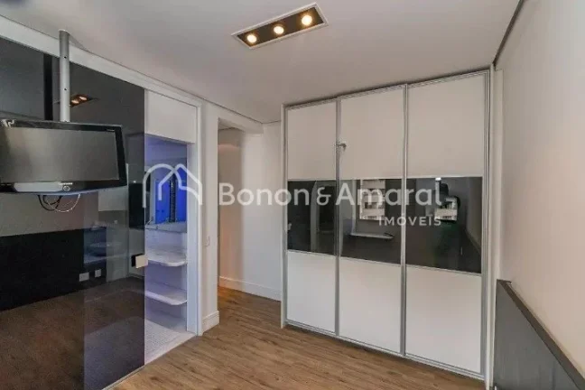 Imagem Amplo imóvel com 2 suítes e 2 banheiros à venda. Oferece conforto e comodidade em um condomínio ...