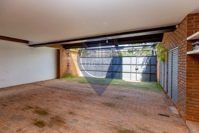 Imagem Casa de luxo na Vila Madalena: 4 quartos, 4 suítes, 2 salas, 6 banheiros, 2 vagas, 376m² - São Paulo-SP.