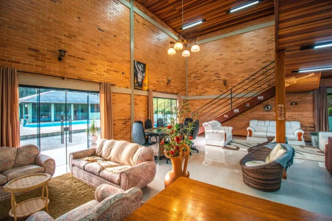 Imagem Chácara com 8 Quartos à Venda, 34.000 m² em Bateias - Campo Largo