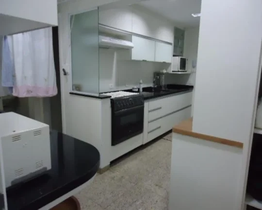 Imagem Apartamento à venda no Guarujá na Praia das Pitangueiras.
