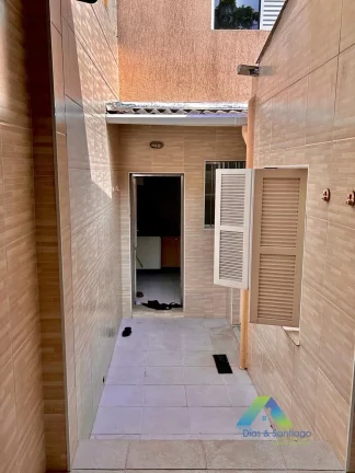 Imagem Casa Sobrado 2 Domts ,2 Banheiros , 2 vagas de garagens , complanejados !!