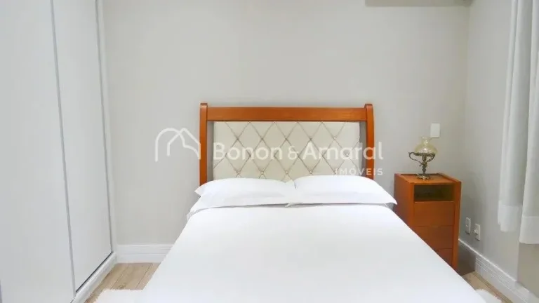 Imagem Espaçosa casa com área construída de 343 m². A residência possui living para vários ambientes,...
