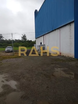 Imagem Este galpão comercial é localizado em Araquari, fundos do KM-65 da BR-101, com área total de 63.4...