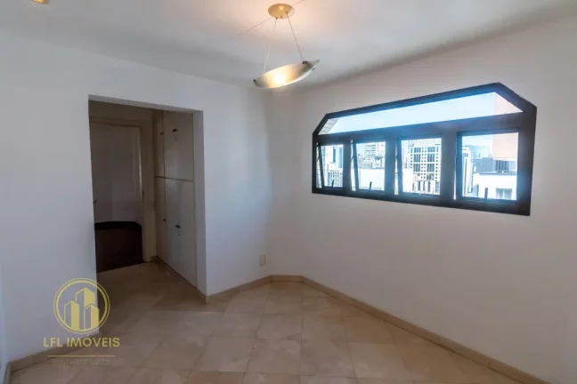 Imagem Muito espaço e privacidade no coração do Itaim Bibi: apartamento para locação, com 3 dormitórios e 3 vagas.