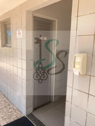 Imagem Venda de Apartamento no Guarujá! 2 dormitórios com armários, sala, cozinha com armários, lavanderia, banheiro, 1 vaga de garagem, 45 m² útil, quarto