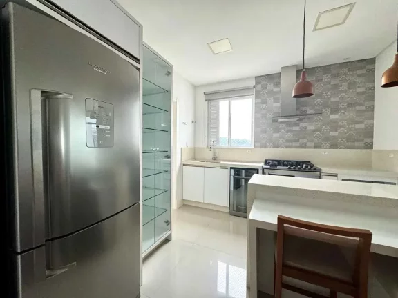 Imagem Apartamento decorado com 3 suítes e 3 vagas de garagem em Balneário Camboriú