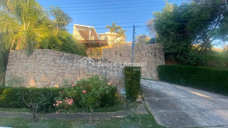Imagem Imóvel amplo e elegante, com quatro quartos, sendo três deles suítes, além de quatro banheiros n...