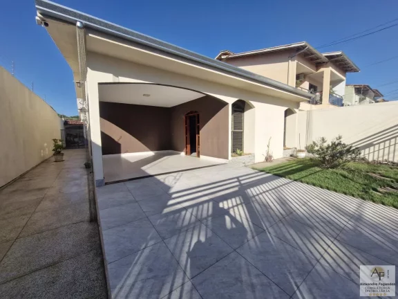 Imagem Casa para Venda em Goiânia, Aeroviário, 3 dormitórios, 1 suíte, 3 banheiros, 4 vagas